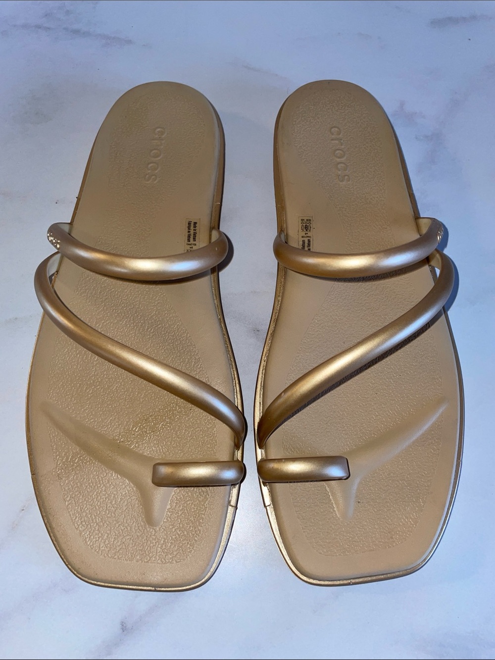 CROCS Miami Toe Loop Sandal Gold Women’s 8
